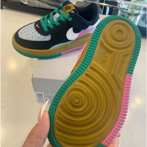 Easy on colorful Air Force 1- lightly worn (as you can tell in the pictures)